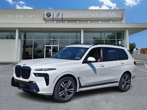 Mineral White Metallic 2026 BMW X7 xDrive40i