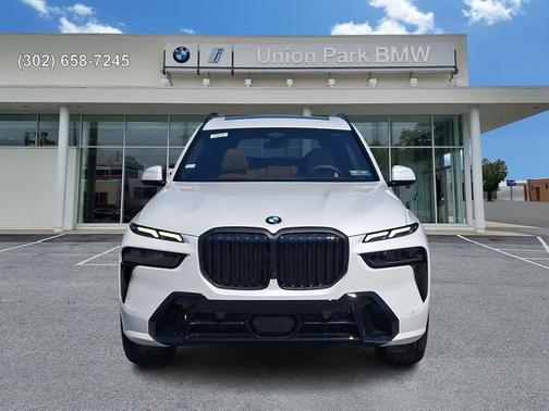Mineral White Metallic 2026 BMW X7 xDrive40i