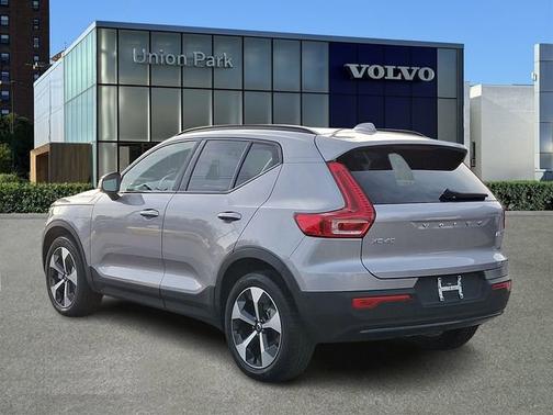 2026 Volvo XC40 Plus