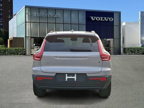 2026 Volvo XC40 Plus