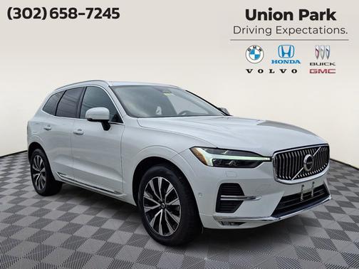 Crystal White Metallic 2023 Volvo XC60 Plus Bright Theme
