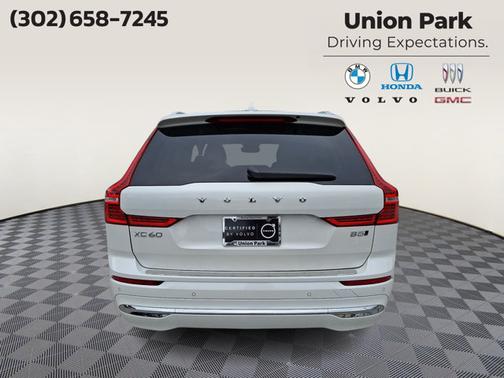 Crystal White Metallic 2023 Volvo XC60 Plus Bright Theme