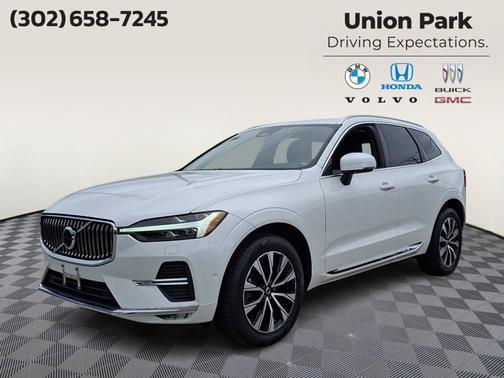 Crystal White Metallic 2023 Volvo XC60 Plus Bright Theme