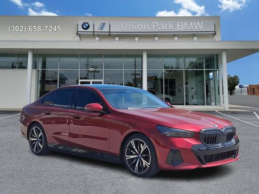 Vegas Red Metallic 2025 BMW 550e 550e xDrive