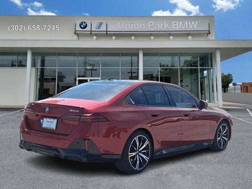 Vegas Red Metallic 2025 BMW 550e 550e xDrive