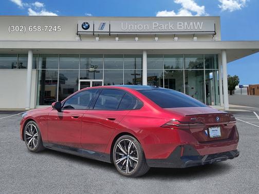 Vegas Red Metallic 2025 BMW 550e 550e xDrive