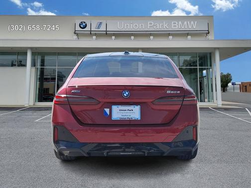 Vegas Red Metallic 2025 BMW 550e 550e xDrive