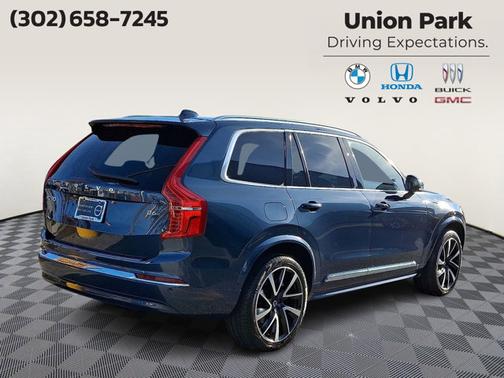 2024 Volvo XC90 Plus Bright Theme