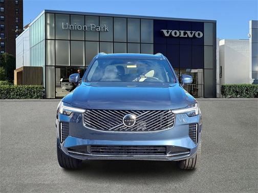 2026 Volvo XC90 Plus