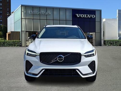 Crystal White Metallic 2026 Volvo XC60 Core
