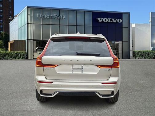 2026 Volvo XC60 Plus