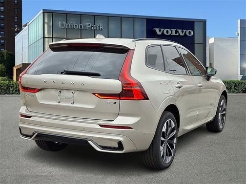 2026 Volvo XC60 Plus
