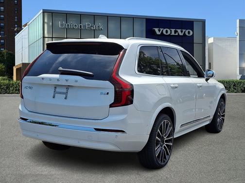 Crystal White Pearl 2026 Volvo XC90 Plus