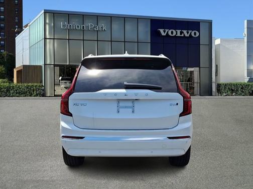 Crystal White Pearl 2026 Volvo XC90 Plus