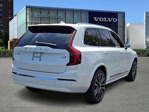 Crystal White Pearl 2026 Volvo XC90 Plus