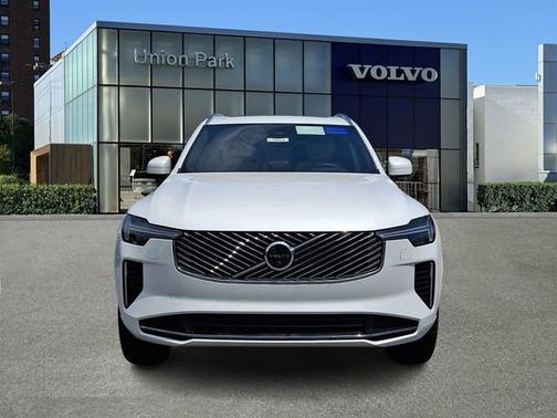 Crystal White Pearl 2026 Volvo XC90 Plus