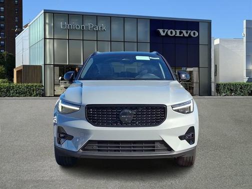 2026 Volvo XC40 Ultra Black Edition