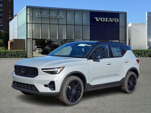 2026 Volvo XC40 Ultra Black Edition