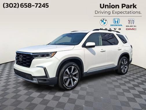 White 2024 Honda Pilot Touring