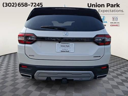 White 2024 Honda Pilot Touring
