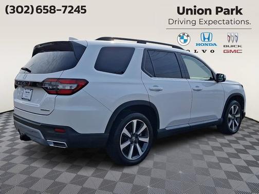 White 2024 Honda Pilot Touring