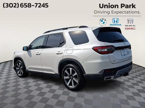 White 2024 Honda Pilot Touring