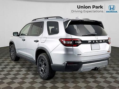 Solar Silver Metallic 2026 Honda Pilot TrailSport