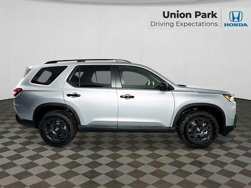 Solar Silver Metallic 2026 Honda Pilot TrailSport