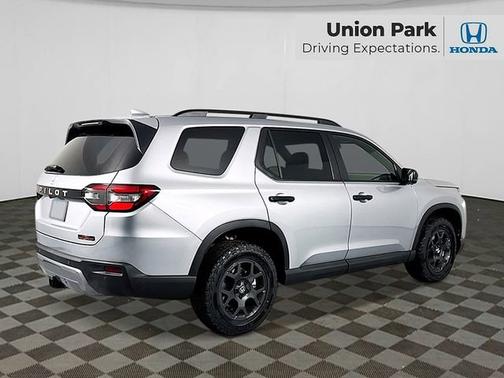 Solar Silver Metallic 2026 Honda Pilot TrailSport