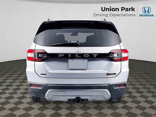 Solar Silver Metallic 2026 Honda Pilot TrailSport