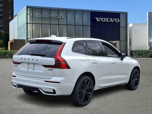 Crystal White Metallic 2026 Volvo XC60 Ultra Black Edition