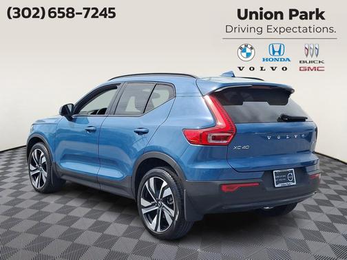 Fjord Blue Metallic 2024 Volvo XC40 Ultimate Dark Theme