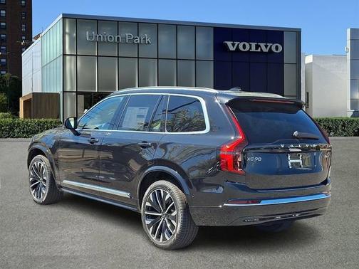 Onyx Black Metallic 2026 Volvo XC90 Plus