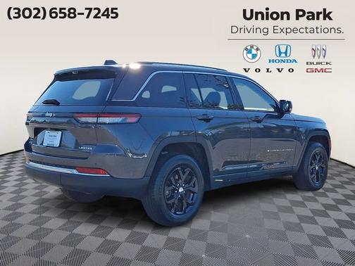 Baltic Gray Metallic Clearcoat 2023 Jeep Grand Cherokee Limited