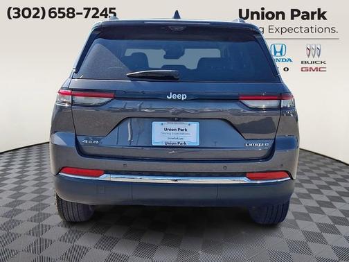 Baltic Gray Metallic Clearcoat 2023 Jeep Grand Cherokee Limited