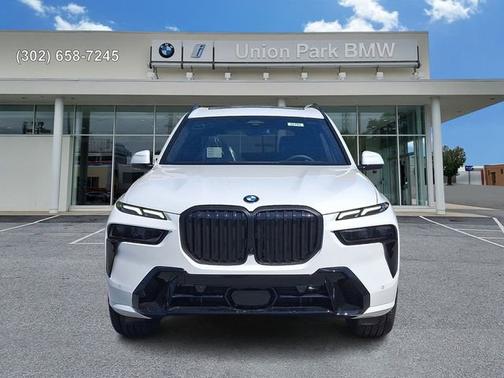 Mineral White Metallic 2027 BMW X7 xDrive40i