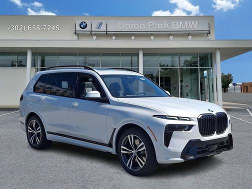Mineral White Metallic 2027 BMW X7 xDrive40i