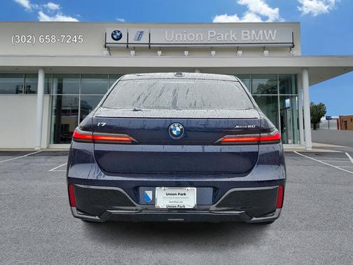 Tanzanite Blue II Metallic 2023 BMW i7 xDrive60