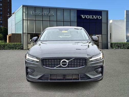 2021 Volvo S60 Momentum