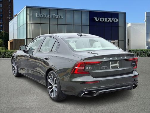 2021 Volvo S60 Momentum