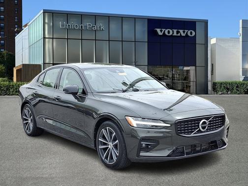 2021 Volvo S60 Momentum