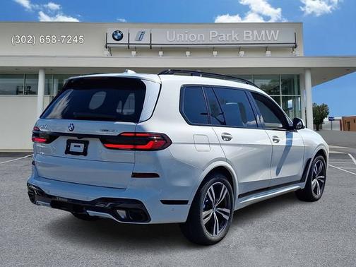 Alpine White 2027 BMW X7 xDrive40i