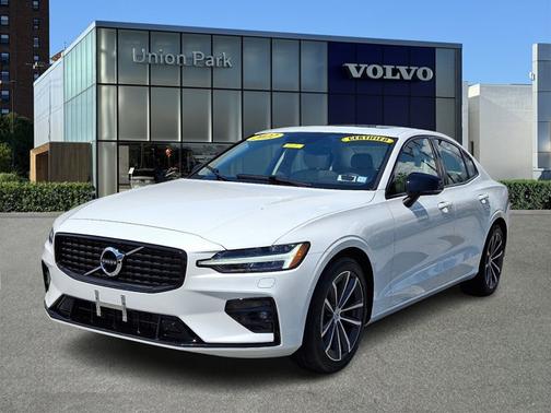 2022 Volvo S60 Momentum