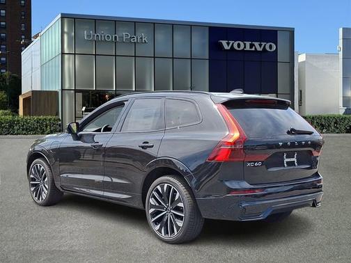 Onyx Black Metallic 2026 Volvo XC60 Plug-In Hybrid Ultra