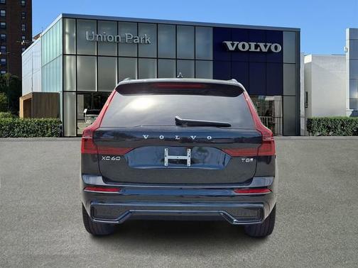 Onyx Black Metallic 2026 Volvo XC60 Plug-In Hybrid Ultra