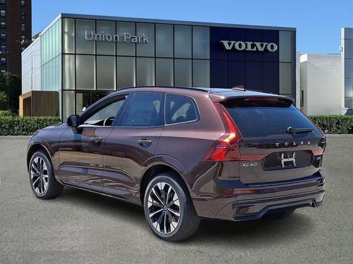 Mulberry Metallic 2026 Volvo XC60 Plus