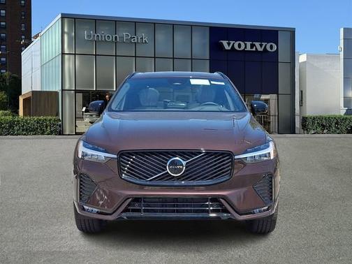 Mulberry Metallic 2026 Volvo XC60 Plus