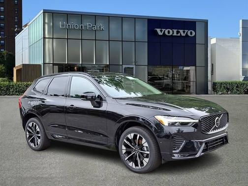Onyx Black Metallic 2026 Volvo XC60 Plus