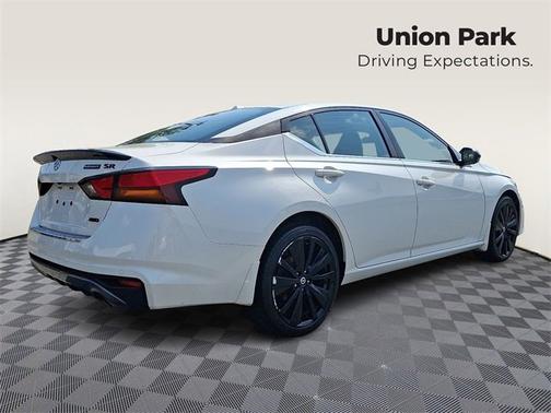 2022 Nissan Altima 2.5 SR