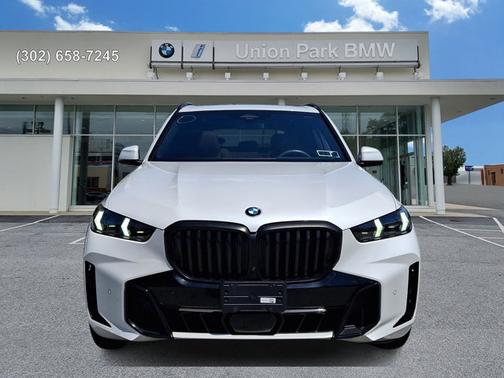 Mineral White Metallic 2024 BMW X5 xDrive40i